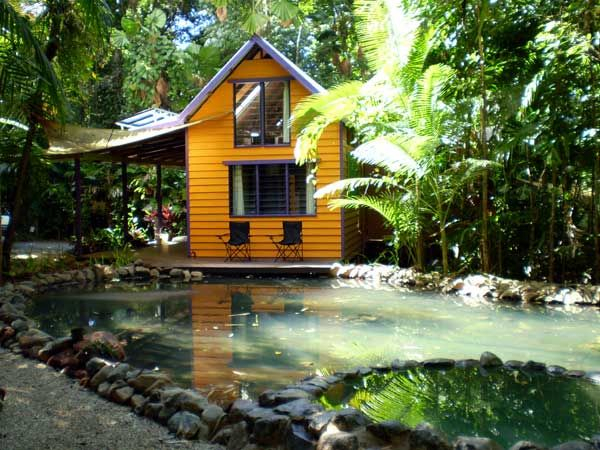 tiny-house-pond
